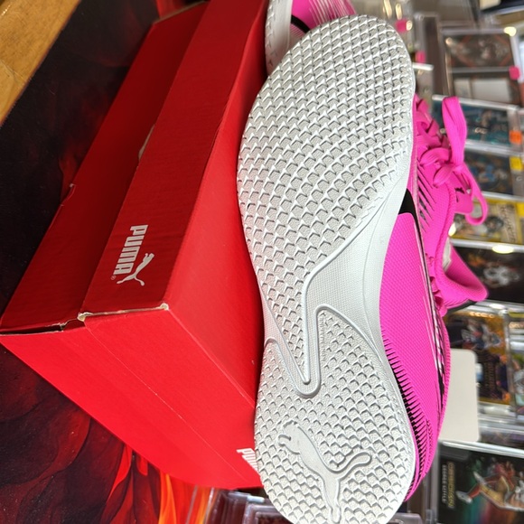 Girls indoor soccer sneakers. Size 3.5.and Size 3. Your choice or buy both! - Picture 3 of 4